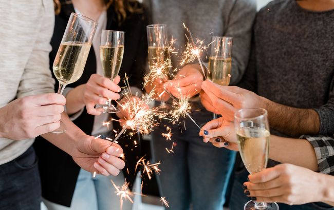 В Украине кинулись бронировать новогодние корпоративы: на "доковидные" форматы не экономят