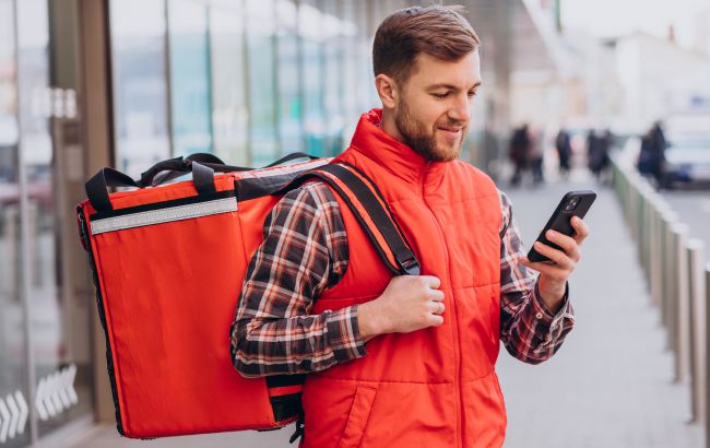 Українцям розповіли, як перевірити якість доставки їжі та що робити, якщо замовлення зіпсоване