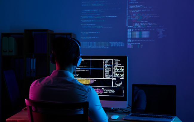 Українці через кібератаки можуть залишитися без світла, тепла і грошей, - Reuters