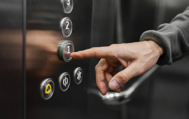 Несмотря на обстрелы, в Херсоне хотят возобновить работу лифтов