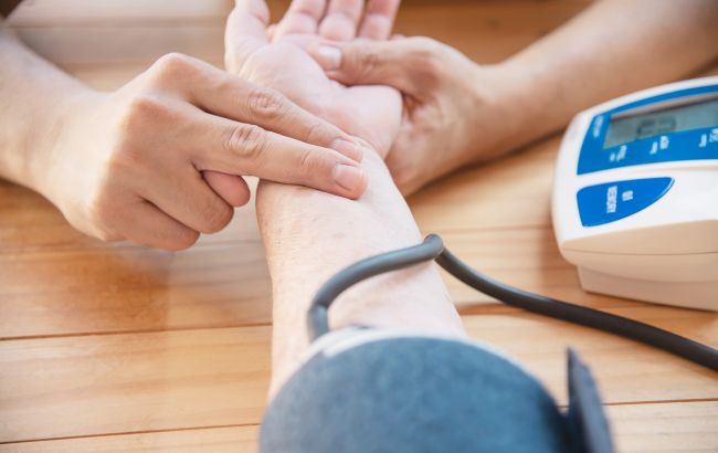 Гипертонический криз: как вовремя распознать, оказать помощь и когда срочно нужна "скорая"