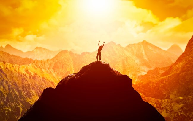 На ці три знаки Зодіаку звалиться багатство у жовтні 2021: Глоба назвав обраних