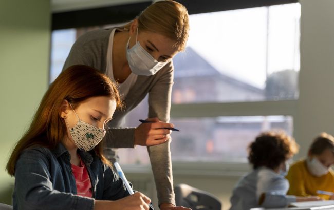 С 1 декабря зарплаты педагогов вырастут на почти 9%