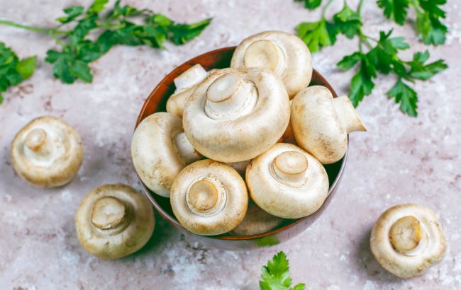 Як швидко почистити печериці перед приготуванням: прості способи