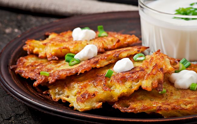 Вийдуть ідеальними: що додати в деруни, щоб вони не темніли