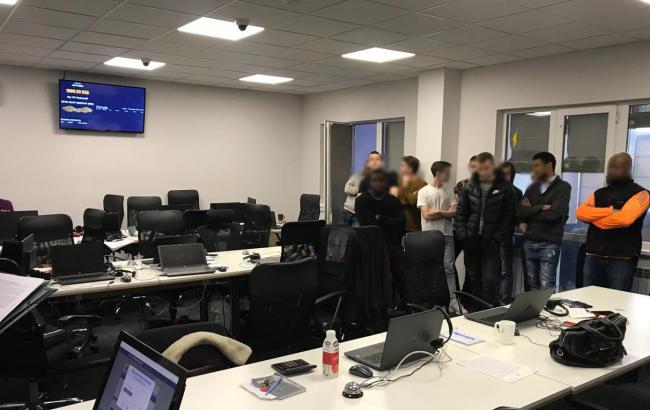 В Киеве киберполиция прекратила деятельность фиктивной финансовой онлайн-биржи