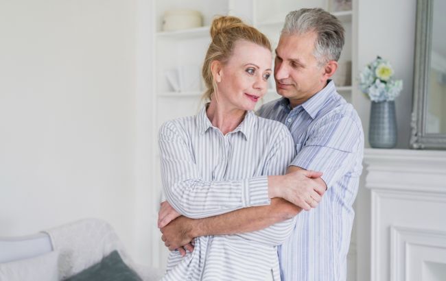 Психолог розповів, як зберегти інтерес одне до одного у довгому шлюбі (відео)