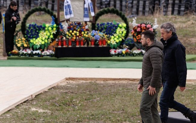 Прем'єр Словенії заговорив українською в Бучі: разом з вами і ми козацького роду (відео)