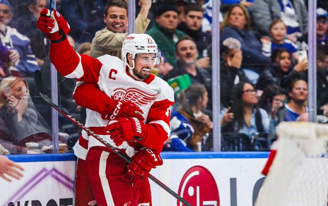 Капітан "Детройта" з хет-триком очолив топ-3 зірок вечора НХЛ: відео