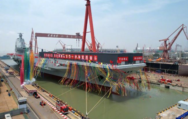 Китай спустил на воду третий авианосец