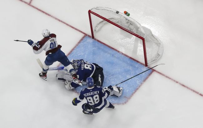 "Колорадо" в овертайме вырвал третью победу над "Тампой" в финале Кубка Стэнли