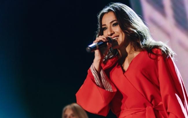 "Сонцезалежна" Наталка Карпа під час грандіозного концерту вшанувала пам'ять загиблих Героїв України