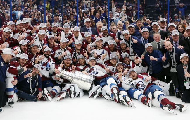 "Колорадо" в четвертый раз переиграл "Тампу-Бэй" и завоевал Кубок Стэнли 2021/22