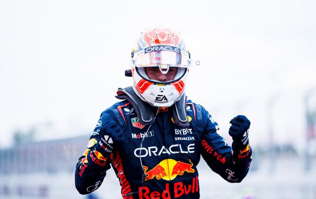 Ферстаппен и Сайнс сформировали первый стартовый ряд в Барселоне