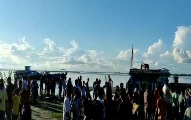 В Индии столкнулись два судна: один человек погиб и десятки пропали без вести