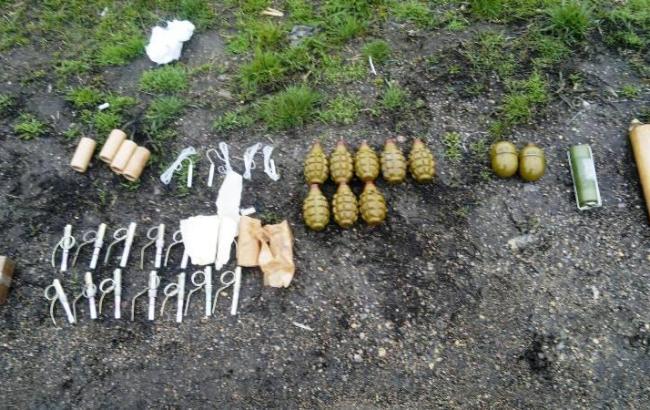 В Херсонской обл. задержан автомобиль со взрывчаткой и боеприпасами