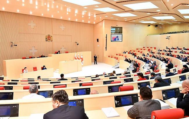У Грузії парламент подолав вето президента і схвалив нову Конституцію