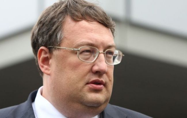 Геращенко: сотни предприятий перевозят товары из зоны АТО без разрешения