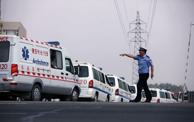 На юге Китая обрушился мост с автомобилями