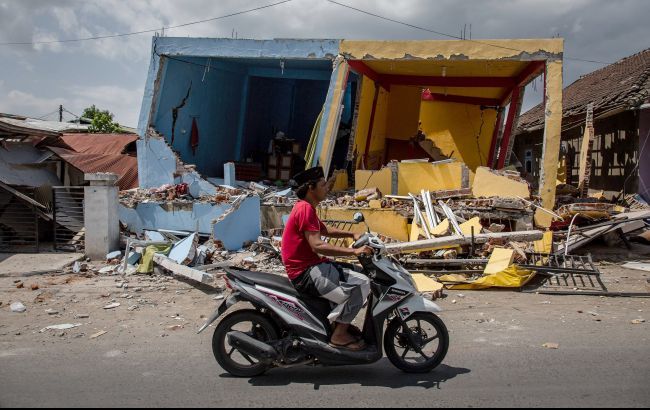 Сильное наводнение в Индонезии: погибли 66 человек