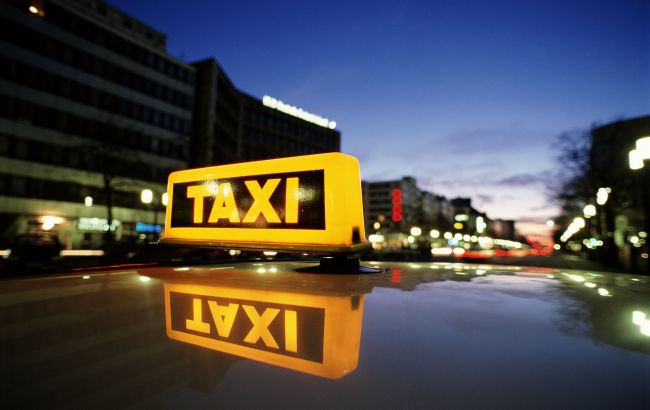 Таксі працюватиме в комендантську годину в Києві: коли почне
