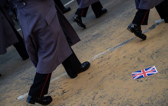 Экс-сотрудник визового центра Британии рассказал о планах ФСБ отправить туда "пару человек"