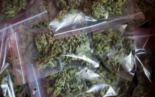 В Киберполиции рассказали о продаже наркотиков и оружия через Telegram