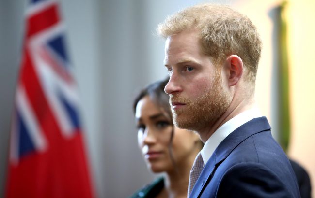 Король Чарльз III вычеркнул принца Гарри из сценария своей коронации: что известно