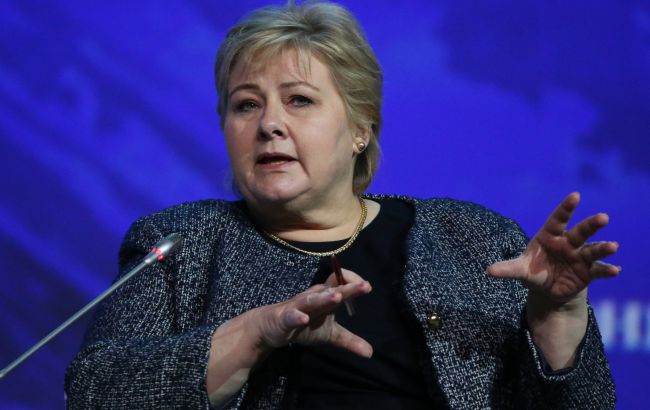 Превысила число гостей на юбилее. Премьера Норвегии оштрафовали за нарушение карантина