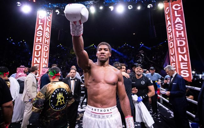 Джошуа перед реваншем с Усиком назвал кумиров в боксе