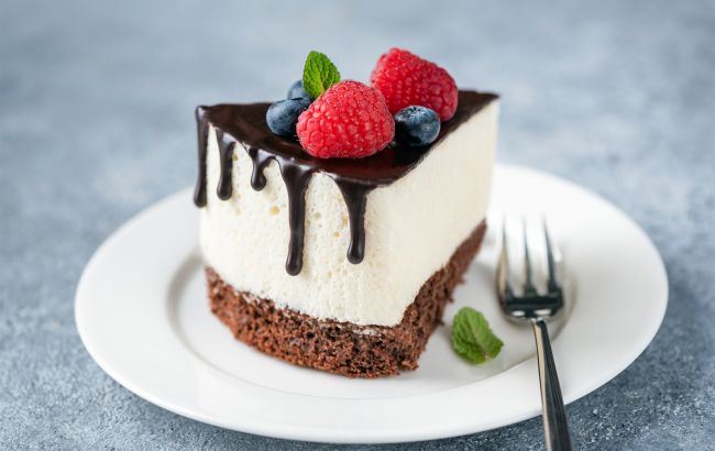 Чизкейк "Пташине молоко": рецепт покращеного десерту з дитинства
