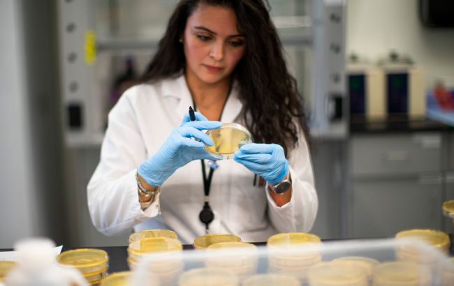 В Україні зафіксовано перший випадок нового штаму COVID-19 "Цикада"