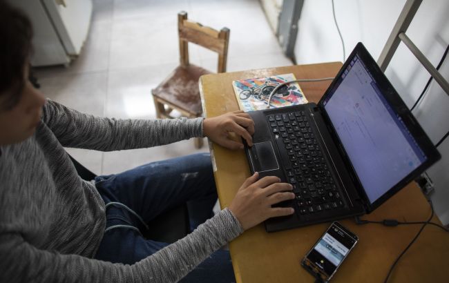 Финляндия хочет разрешить работникам видеть зарплаты коллег: что это значит