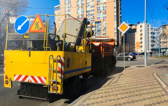 У Києві відсьогодні обмежать рух на популярній вулиці: як об&rsquo;їхати