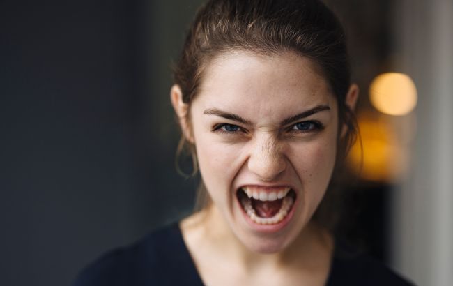 Ламають психіку та "гниють" всередині. Чому не можна придушувати емоції?