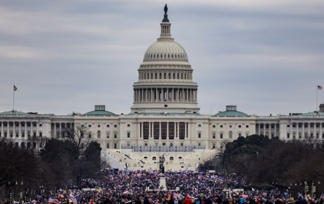 После беспорядков в США возле Капитолия нашли автомобиль с бомбами