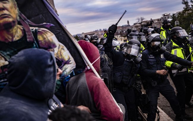 У США перед Капітолієм планується мітинг республіканців. Будівлю обносять огорожею