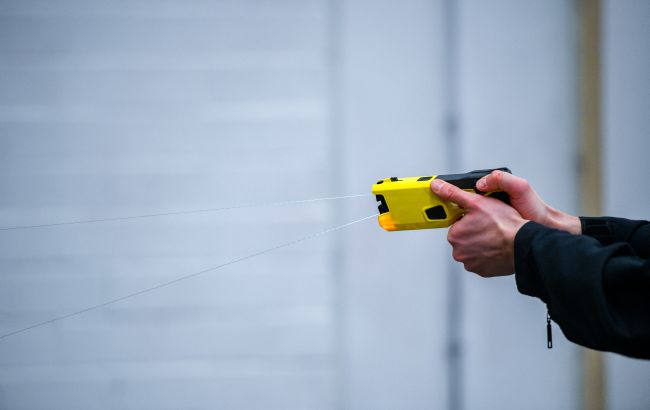 Использование электрошокера: Раде рекомендуют не расширять полномочия полиции