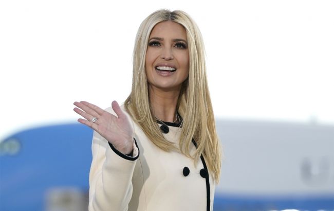 Іванка Трамп показала спекотні фото в купальнику: як вона виглядає зараз