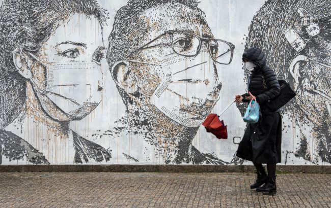 Нідерланди повертають масочний режим у громадських місцях