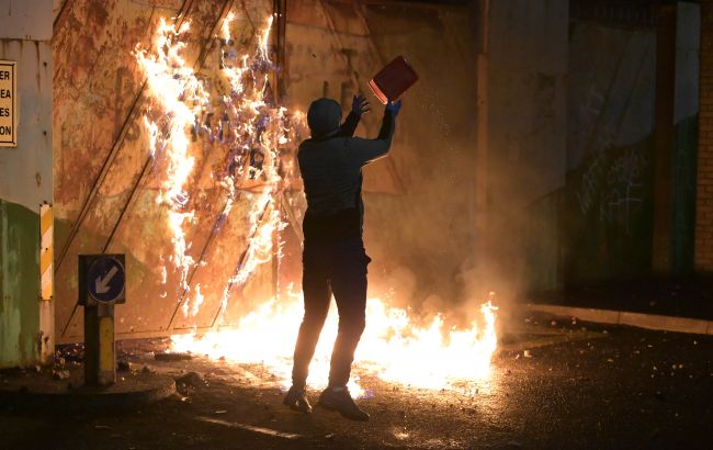 Північну Ірландію охопили масові заворушення: що там відбувається