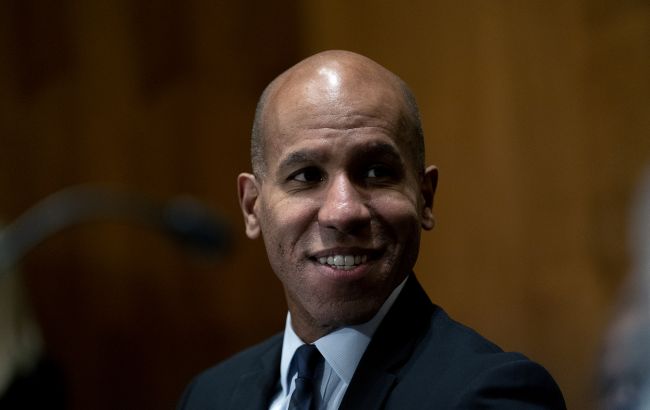 Способствовал распространению влияния РФ. США ввели санкции против экс-министра обороны Сербии