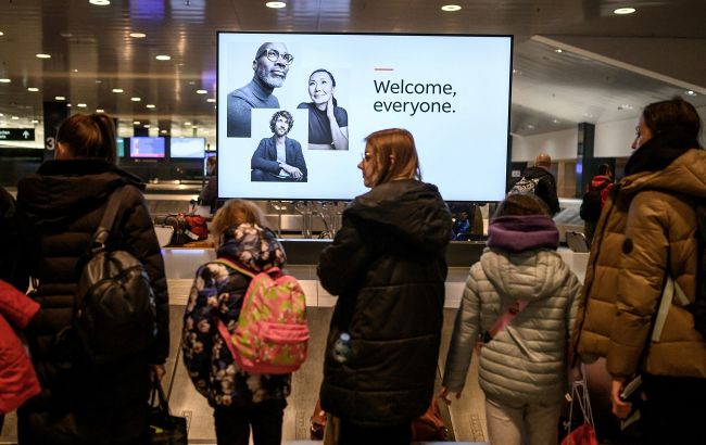 Платитимуть до 4000 євро. У Швейцарії розробили план повернення українців додому