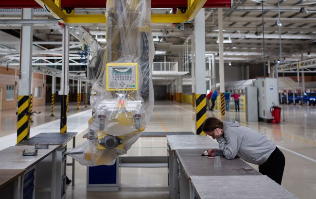 Как украинцам устроиться на работу в Венгрии: зарплаты и условия