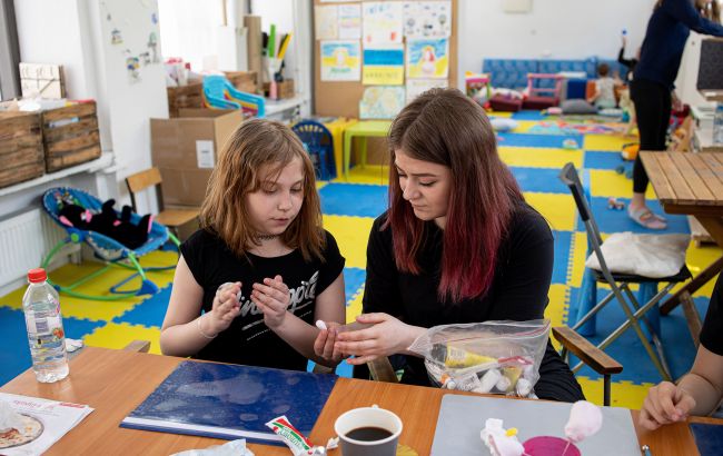 Допомога "800 плюс" у Польщі: коли подавати заяву у 2026 році та хто може втратити виплати