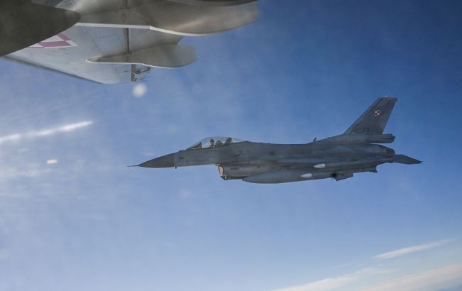 У Польщі ракета з F-16 влучила в приватний будинок під час атаки дронів РФ, - ЗМІ