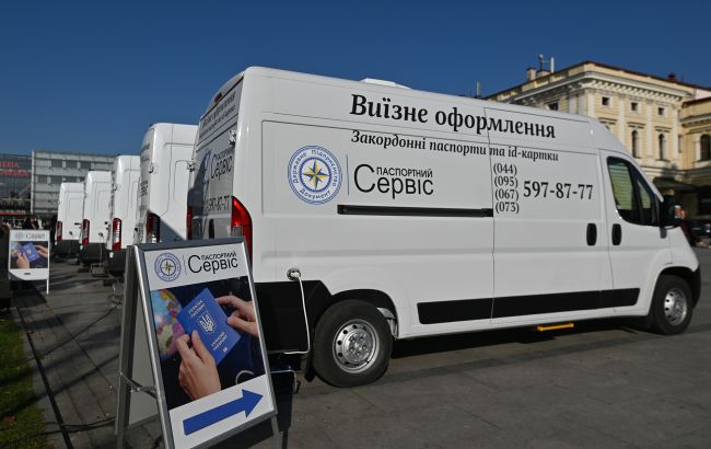 Де і за скільки можна оформити паспорт та посвідчення водія за кордоном