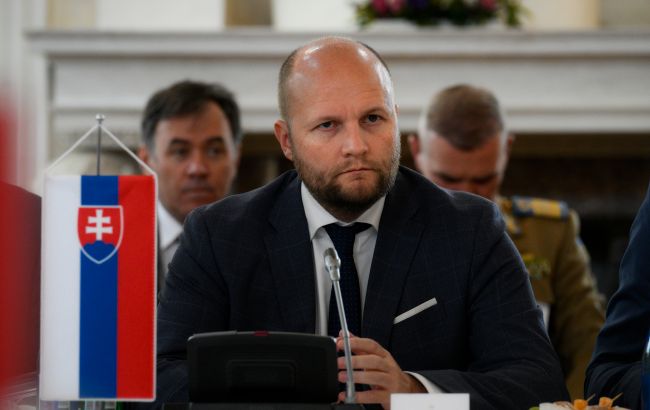 Поліція Словаччини вирішила затримати колишнього міністра оборони за допомогу Україні