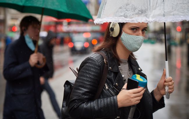 На западе и севере дожди, а в Карпатах с мокрым снегом: прогноз погоды на завтра
