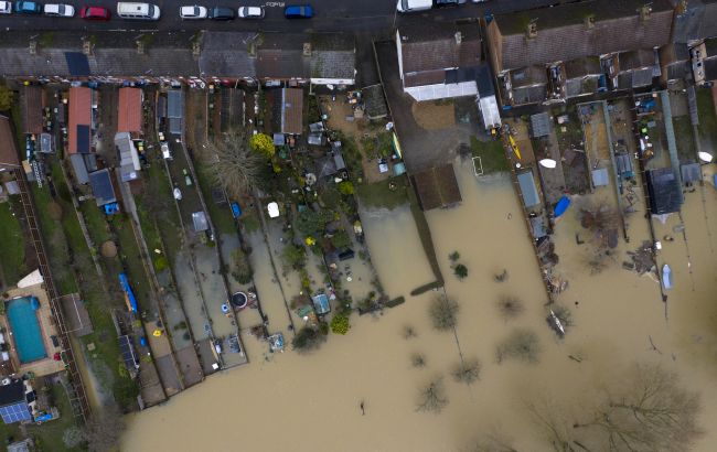 Шторм "Белла" оставил без света тысячи людей во Франции и Британии
